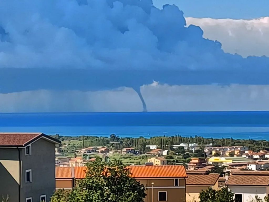 tornado calabria