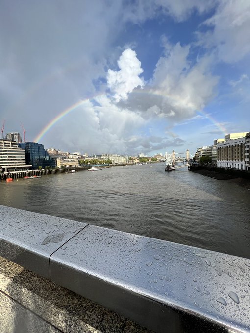 arcobaleno su buckingham palace