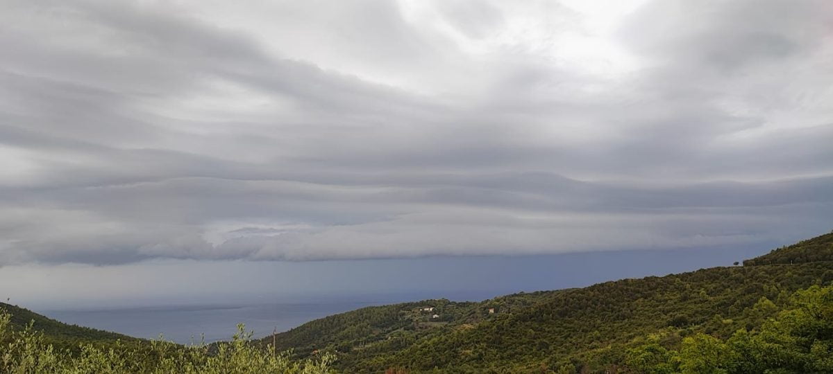 shelf cloud livorno