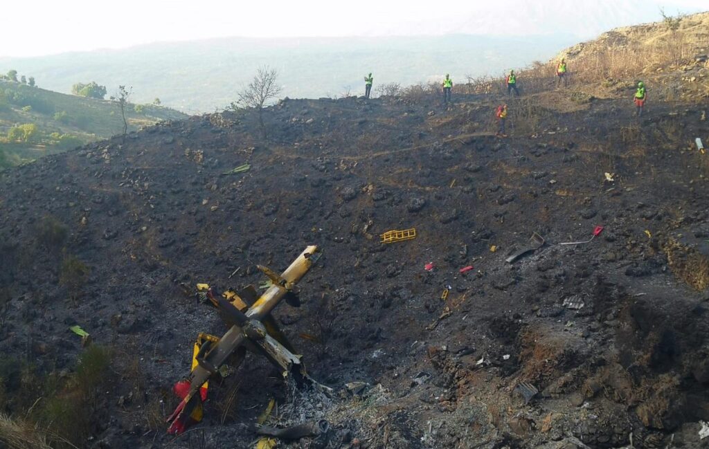 etna canadair precipitato