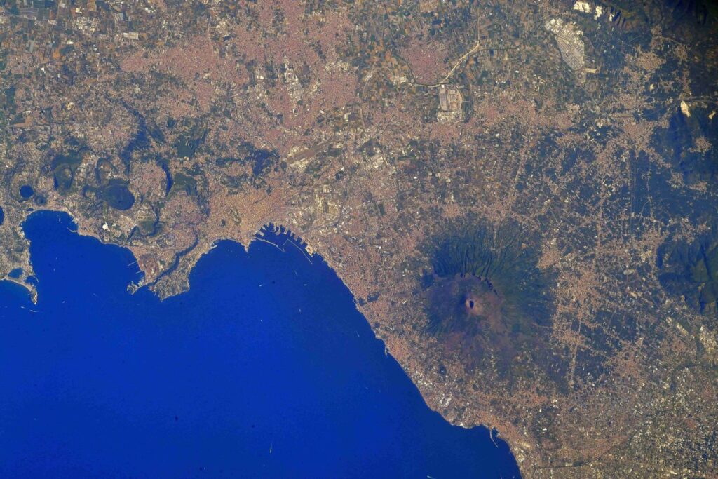 napoli vesuvio spazio