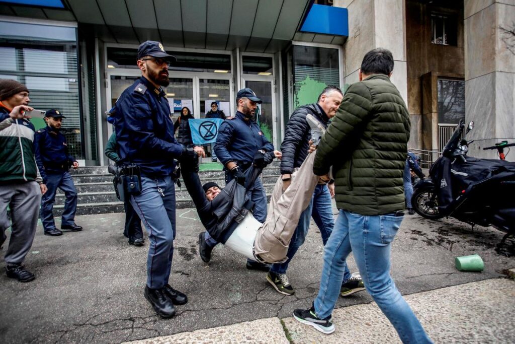 Extinction Rebellion protesta Milano