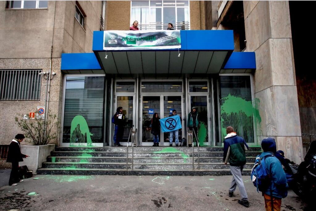 Extinction Rebellion protesta Milano