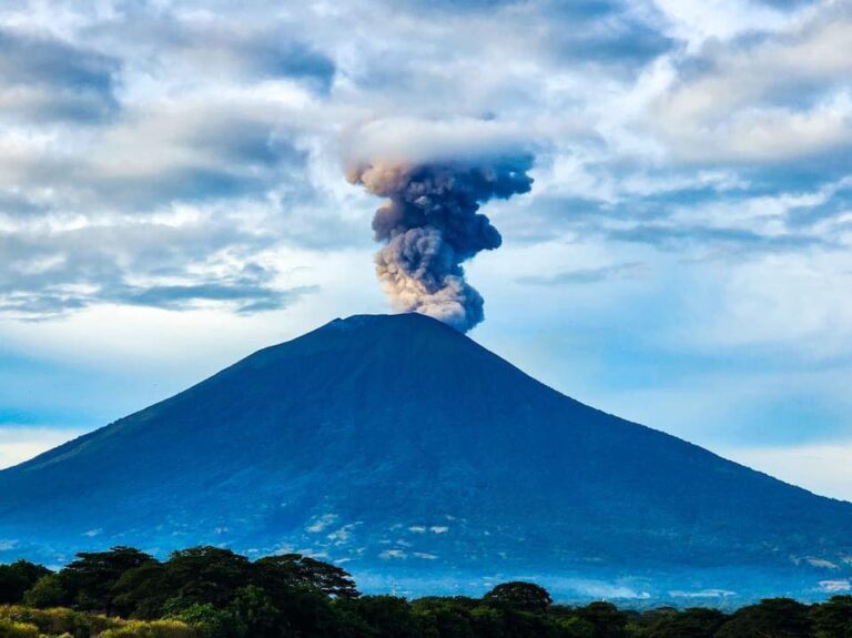 eruzione vulcano Chaparrastique el salvador