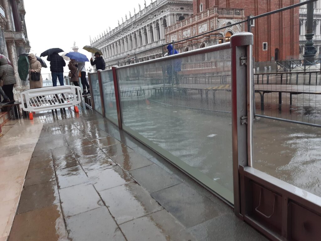 mose venezia acqua alta 22 novembre 2022