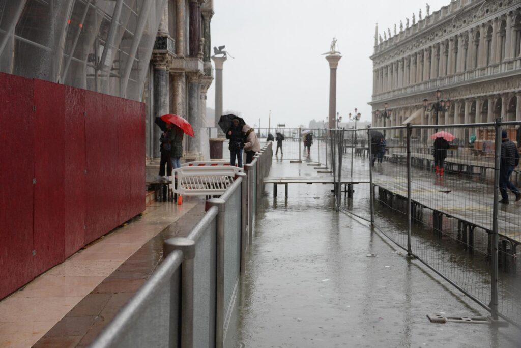 mose venezia acqua alta 22 novembre 2022