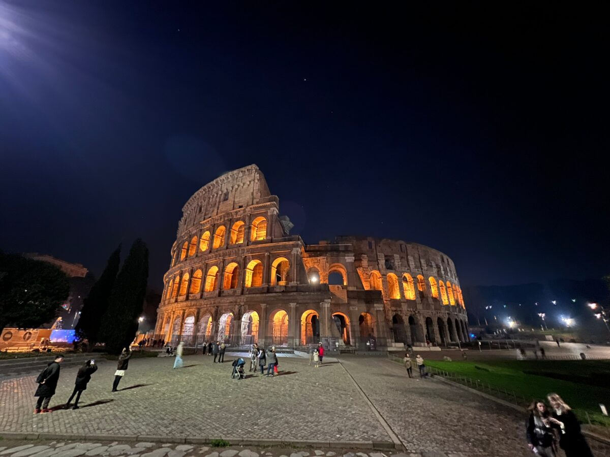 colosseo roma by night