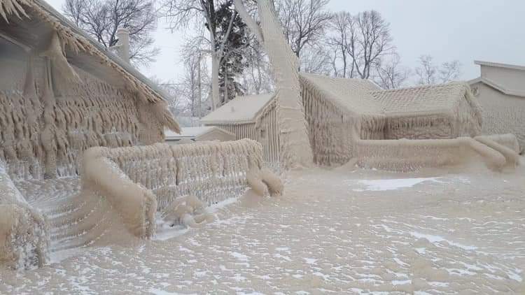 ghiaccio lago erie