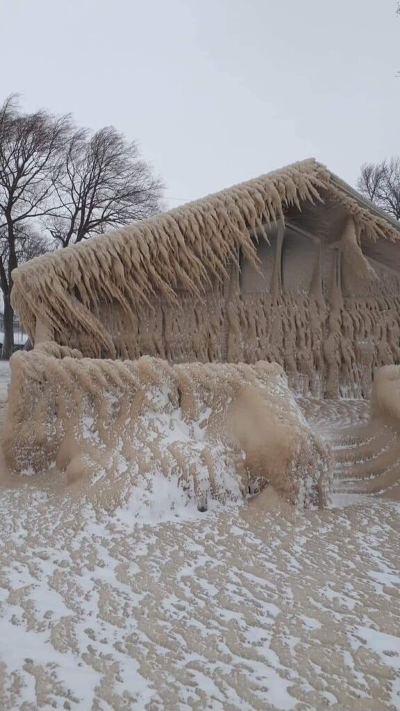 ghiaccio lago erie