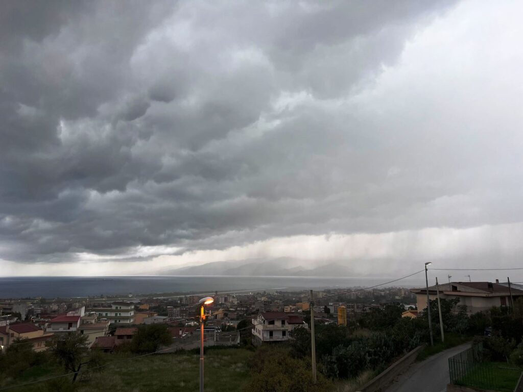 maltempo shelf cloud reggio calabria