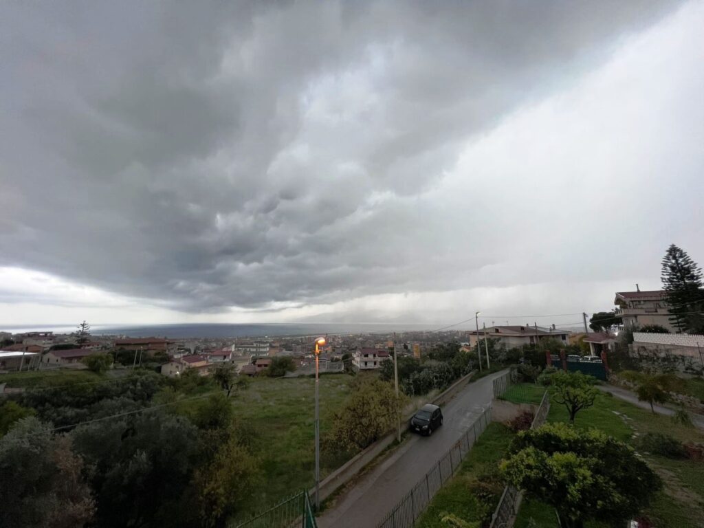 maltempo shelf cloud reggio calabria