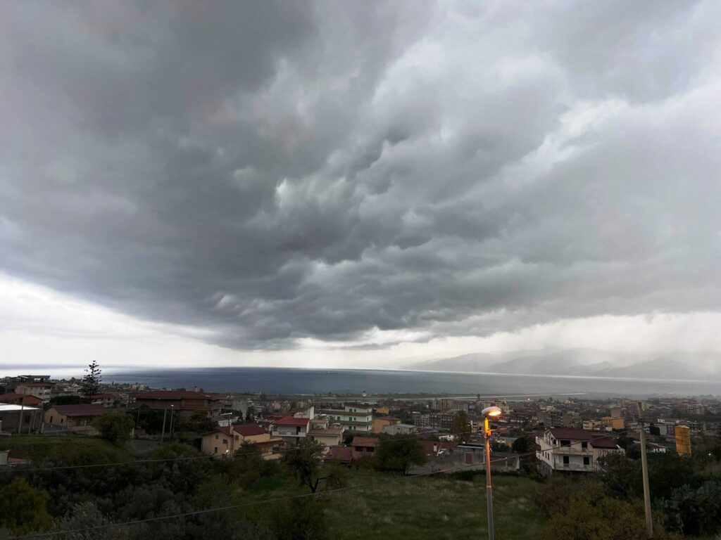 maltempo shelf cloud reggio calabria