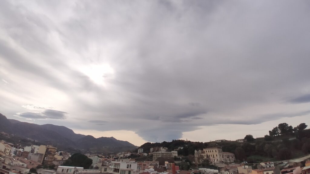 nubi lenticolari barcellona pozzo di gotto