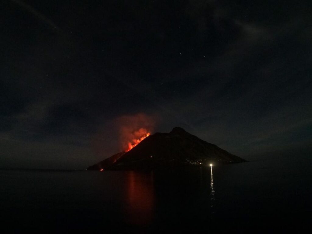 stromboli eruzione 6 dicembre 2022