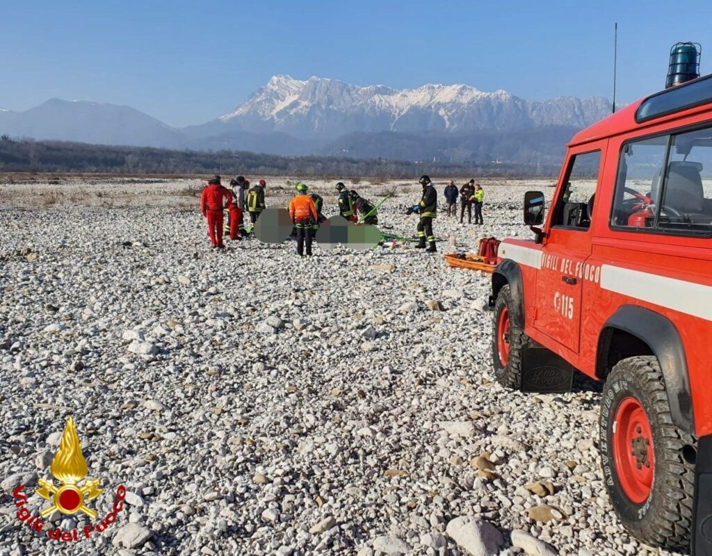 Elicottero si schianta in Friuli un morto