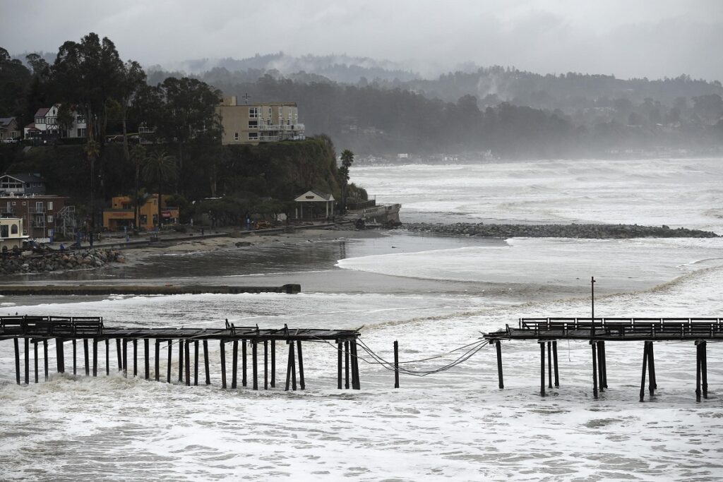 capitola onde fiume atmosferico california