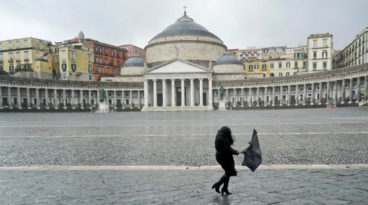 maltempo napoli forte vento 17 gennaio 2023