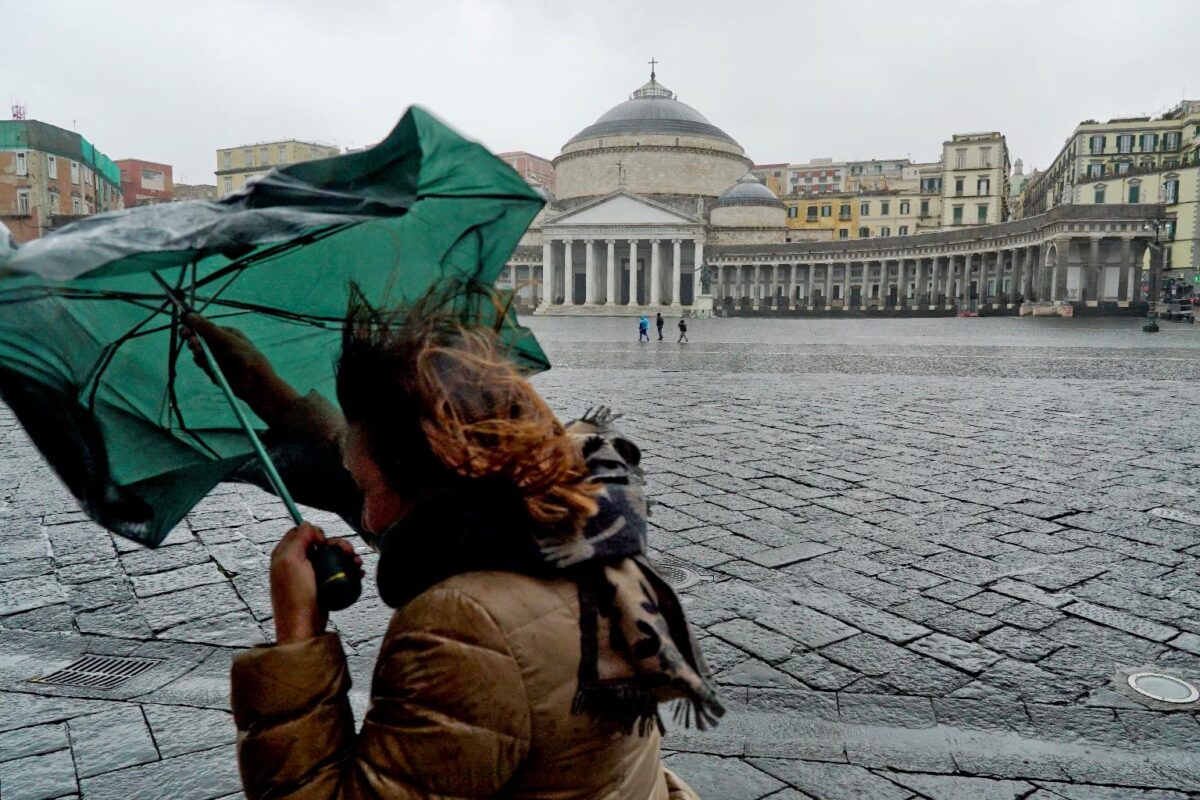 maltempo napoli forte vento 17 gennaio 2023