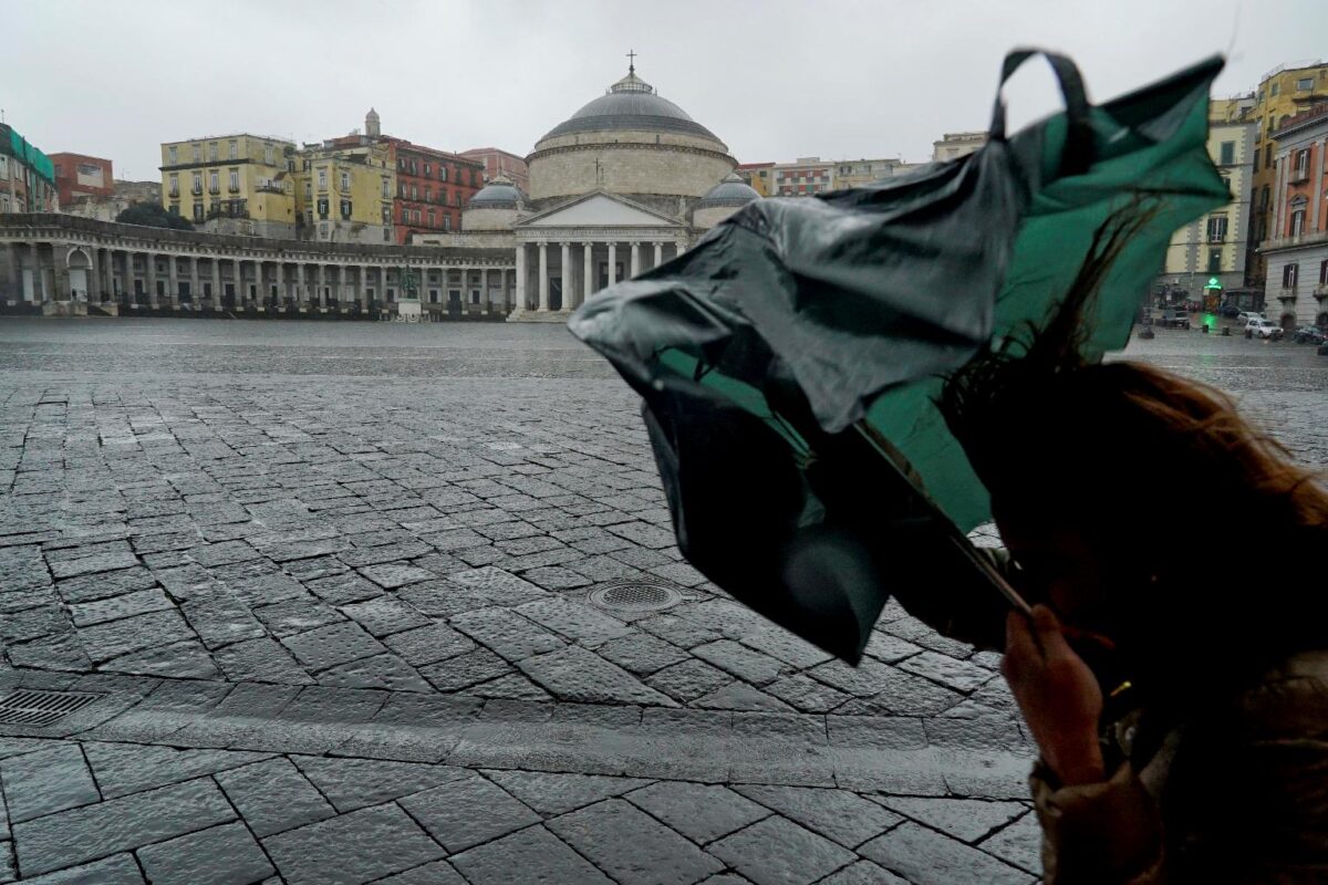 maltempo napoli forte vento 17 gennaio 2023