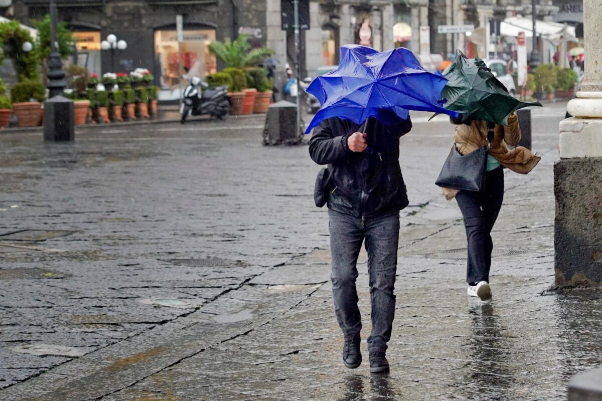 maltempo napoli forte vento 17 gennaio 2023