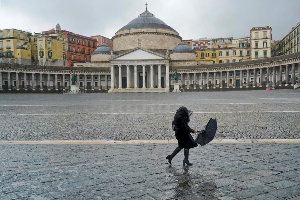 maltempo napoli forte vento 17 gennaio 2023