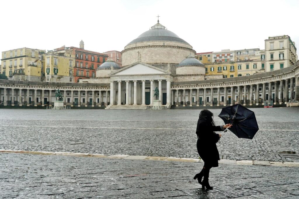 maltempo napoli forte vento 17 gennaio 2023