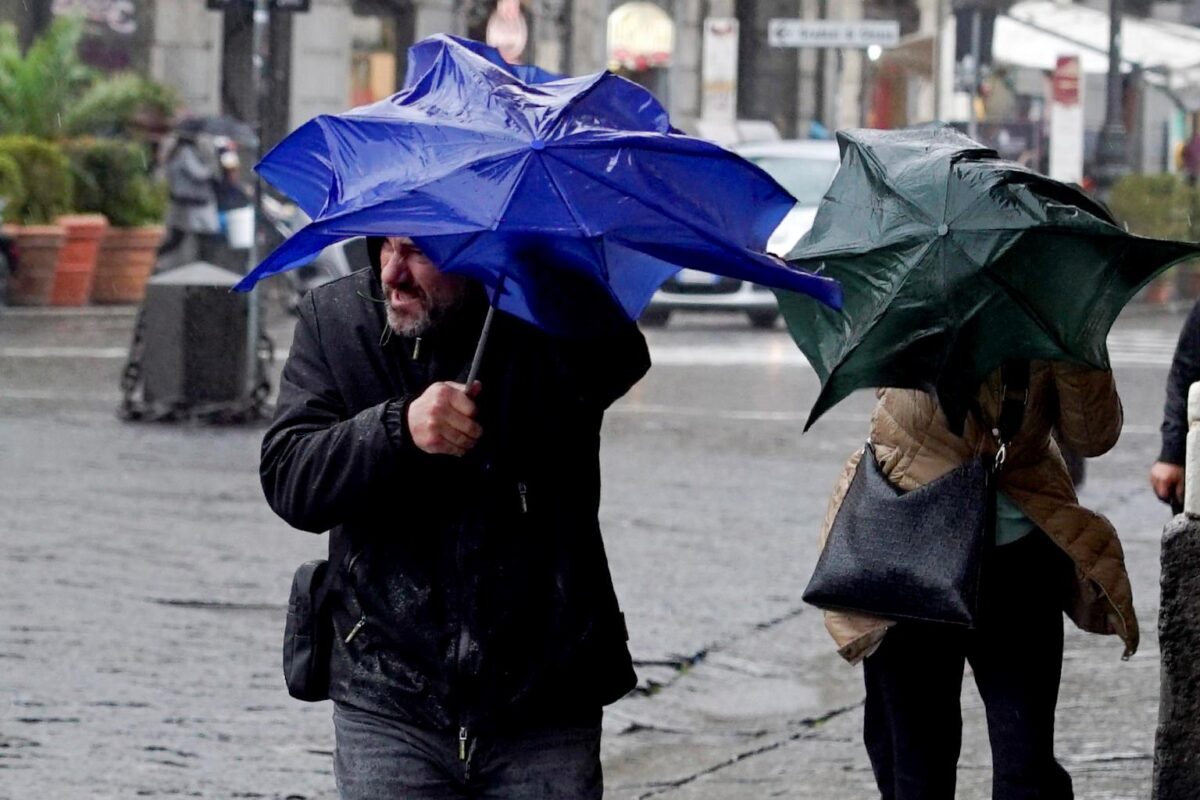 maltempo napoli forte vento 17 gennaio 2023