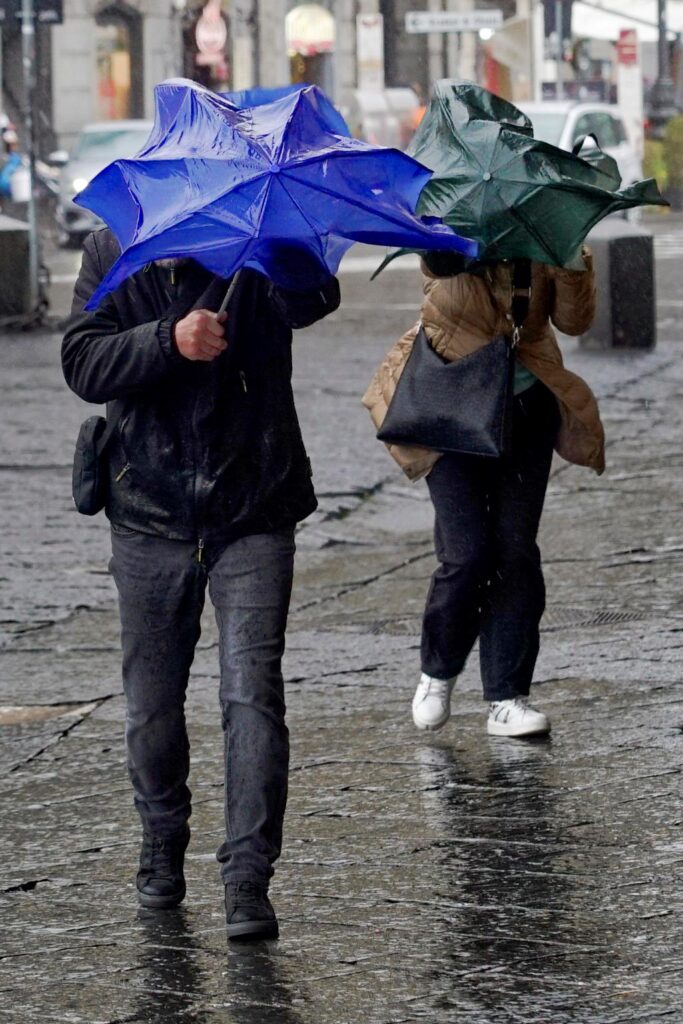 maltempo napoli forte vento 17 gennaio 2023