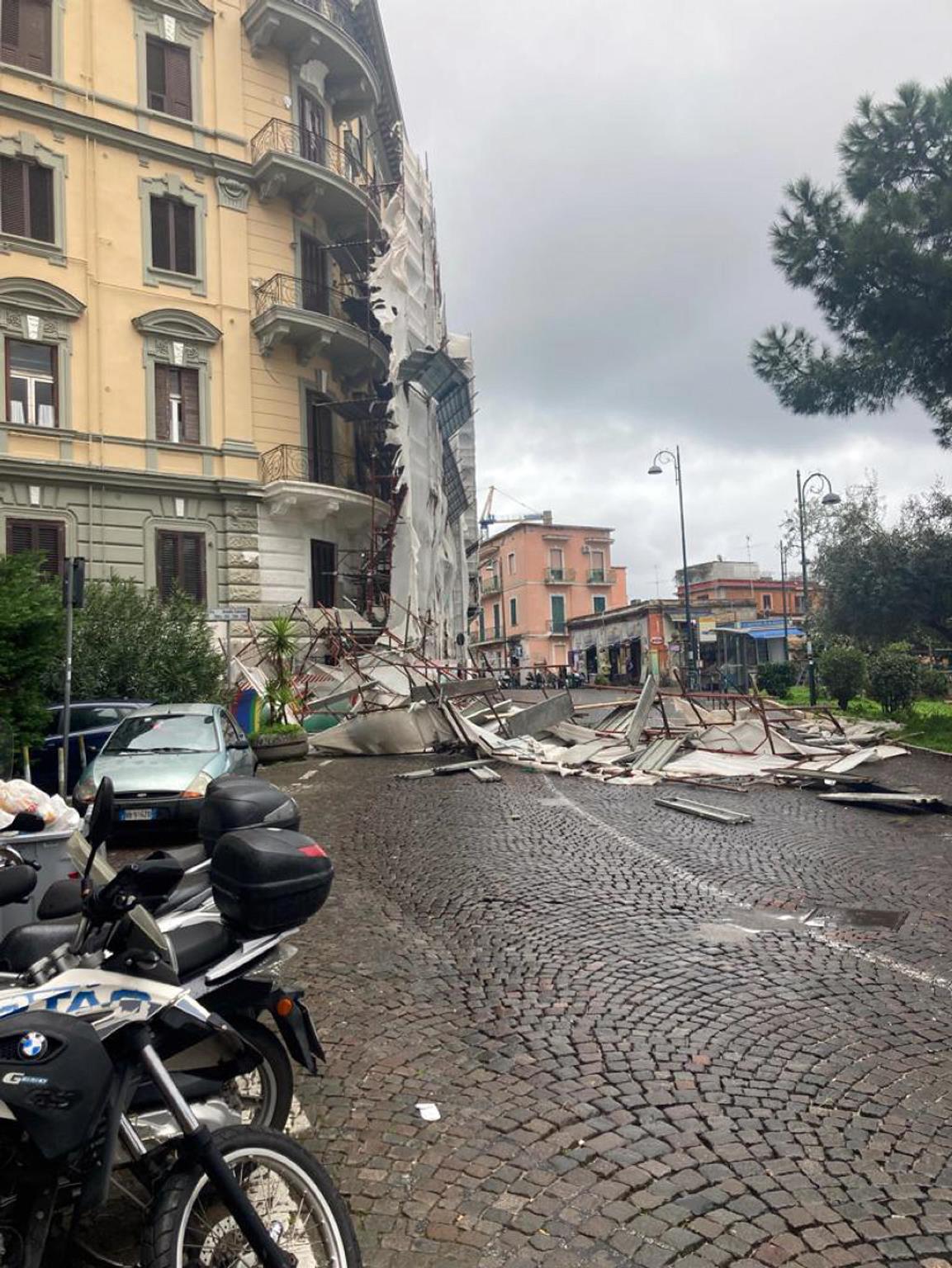 maltempo napoli forte vento 17 gennaio 2023