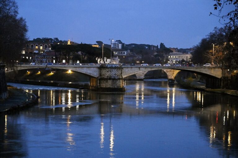 maltempo roma tevere