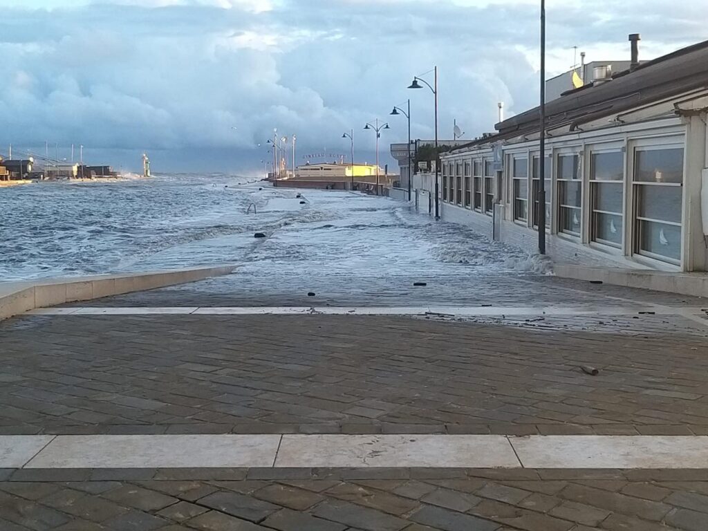 maltempo vento mareggiate cesenatico