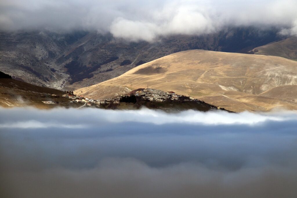 nebbia galaverna castelluccio norcia