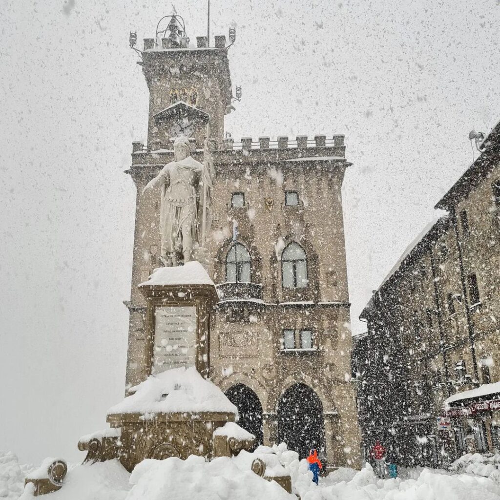 Città di San Marino oggi: oltre 50cm di neve al suolo a 750 metri di altitudine