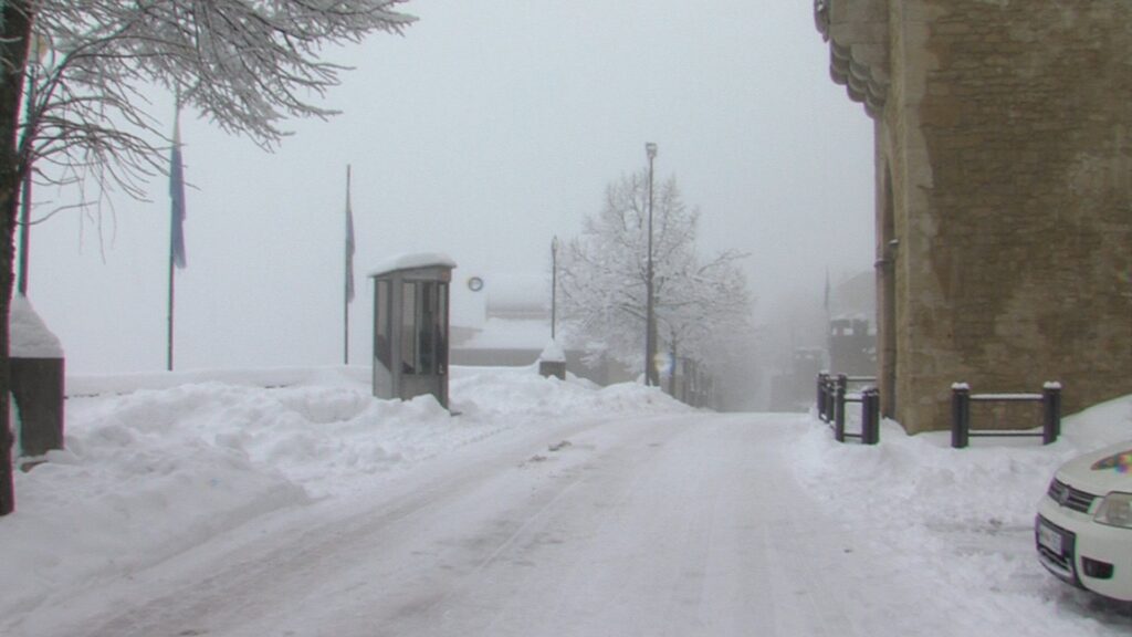 Città di San Marino oggi: oltre 50cm di neve al suolo a 750 metri di altitudine