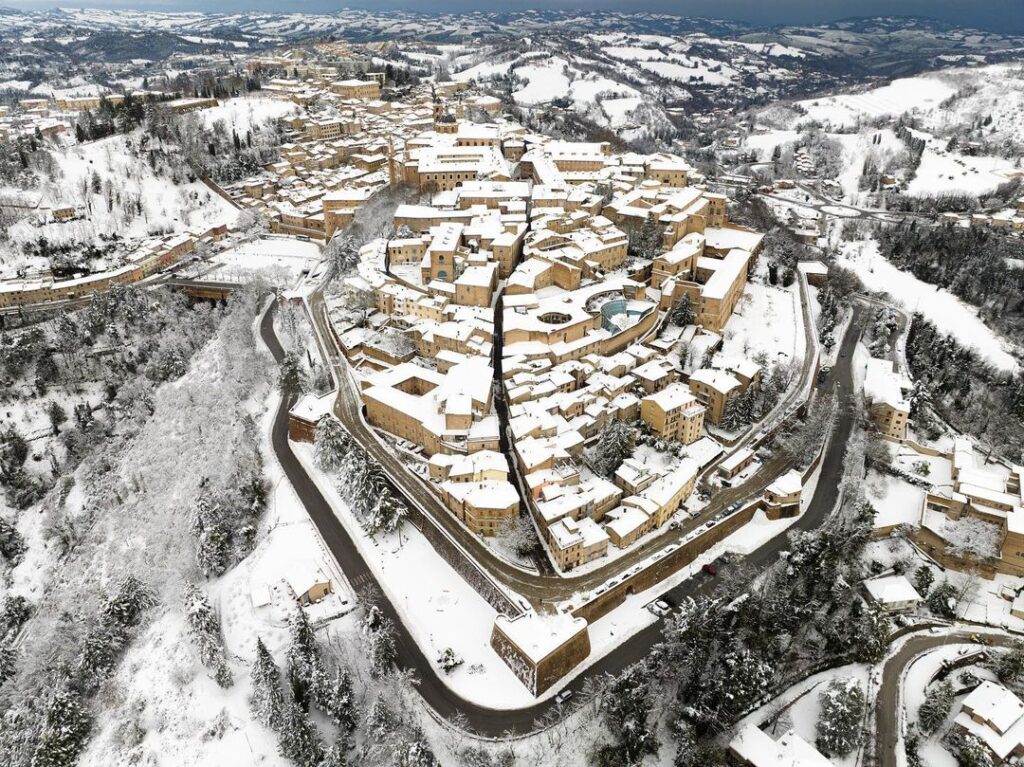 La neve di oggi a Urbino - 485 metri di altitudine nel nord delle Marche