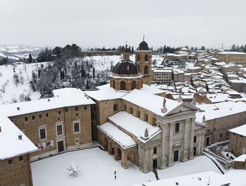 La neve di oggi a Urbino - 485 metri di altitudine nel nord delle Marche