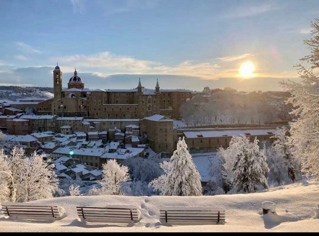 La neve di oggi a Urbino - 485 metri di altitudine nel nord delle Marche