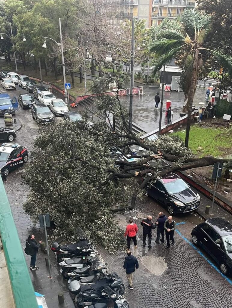 vento forte napoli