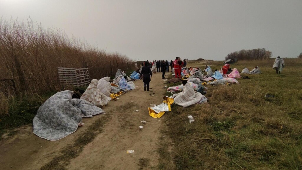 migranti morti spiaggia cutro