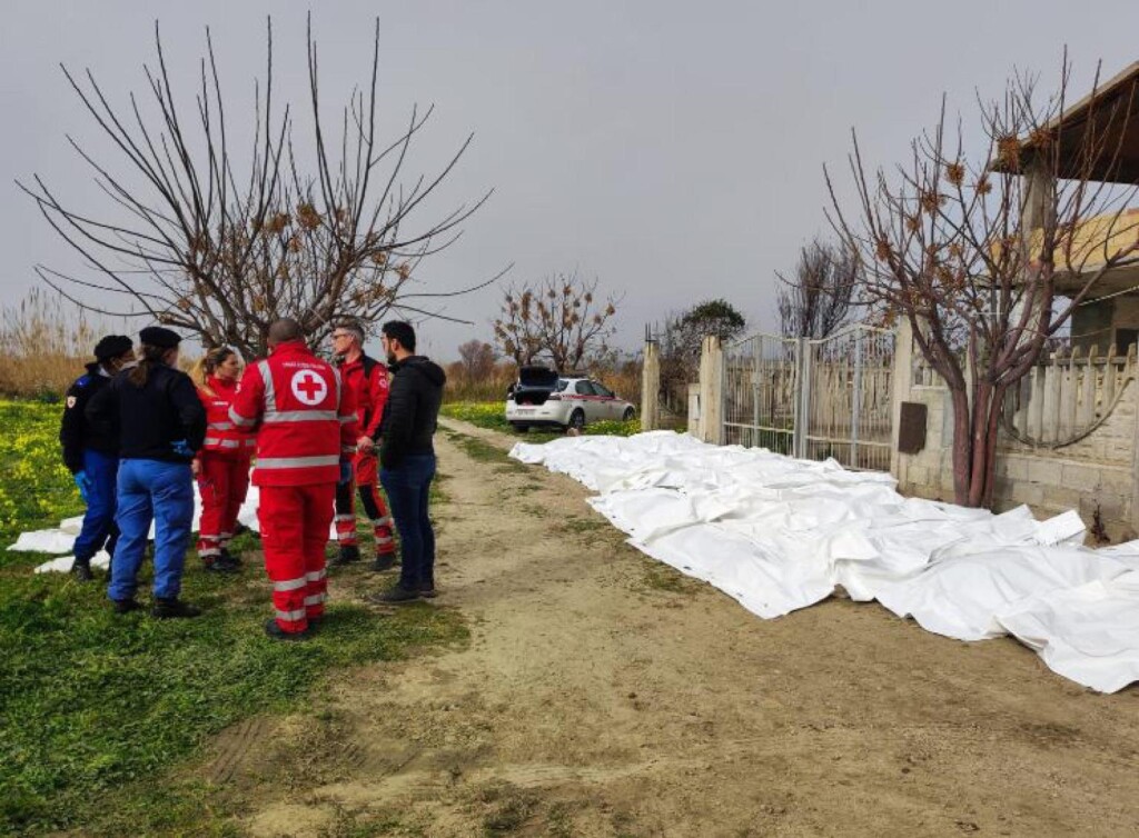 naufragio migranti calabria maltempo