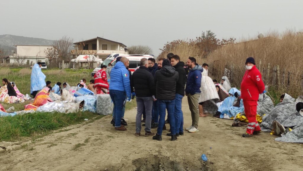 naufragio migranti calabria maltempo