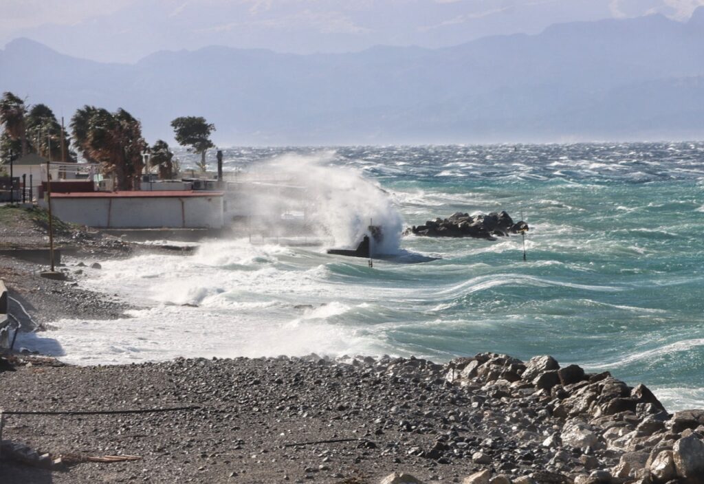 reggio calabria forte vento tramontana 5 febbraio 2023