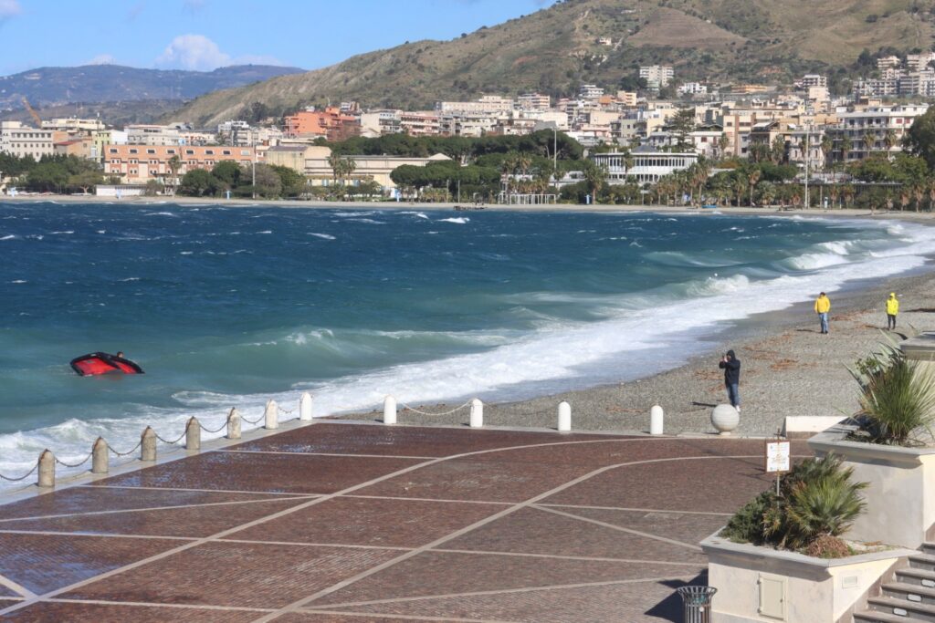 reggio calabria forte vento tramontana 5 febbraio 2023