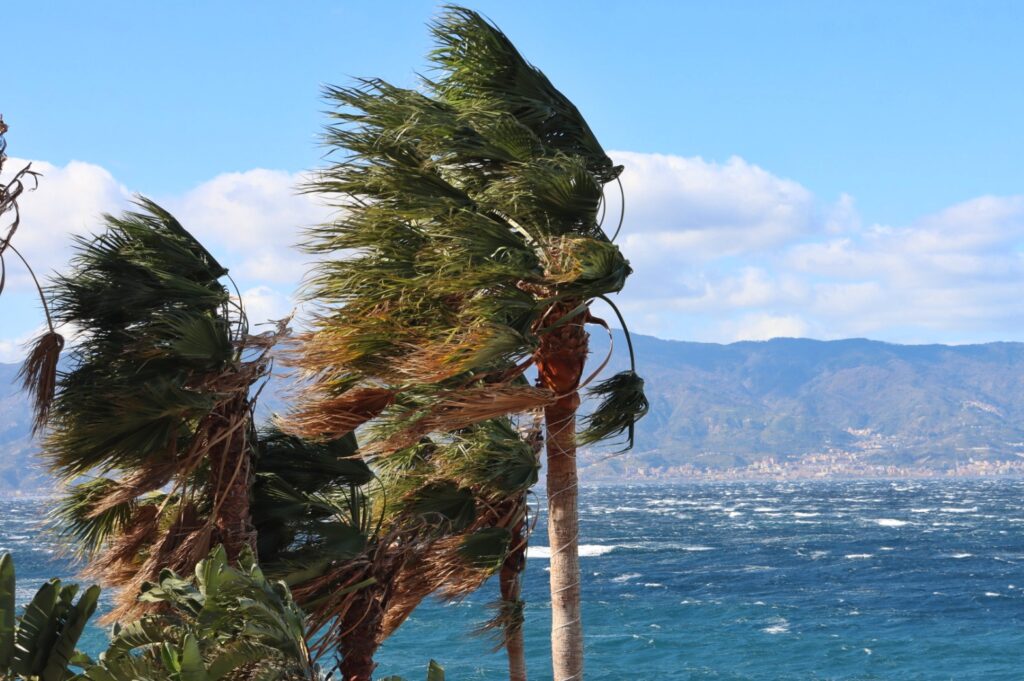 reggio calabria forte vento tramontana 5 febbraio 2023