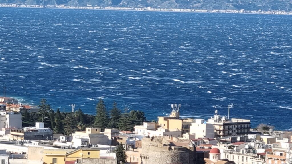 reggio calabria stretto di messina tramontana freddo