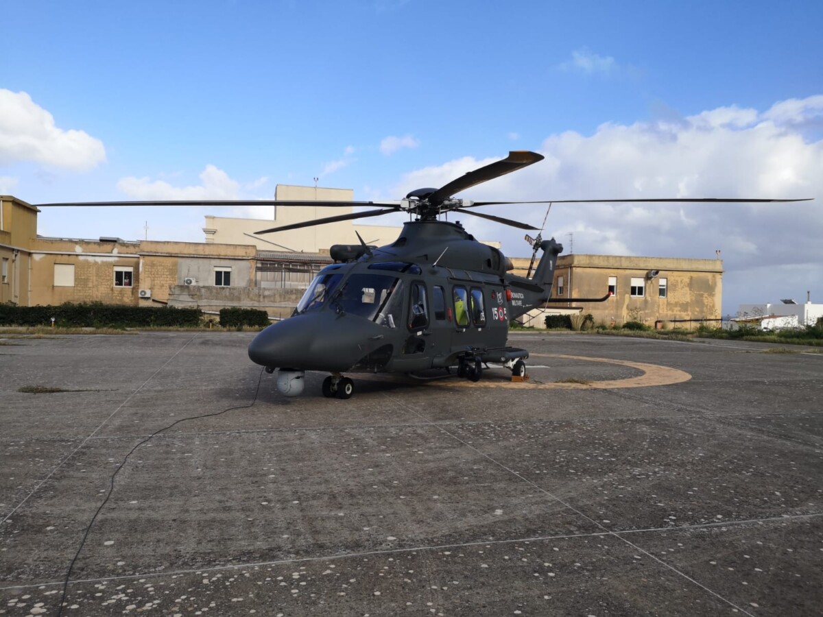 Forte vento alle Eolie l Aeronautica soccorre una cardiopatica FOTO