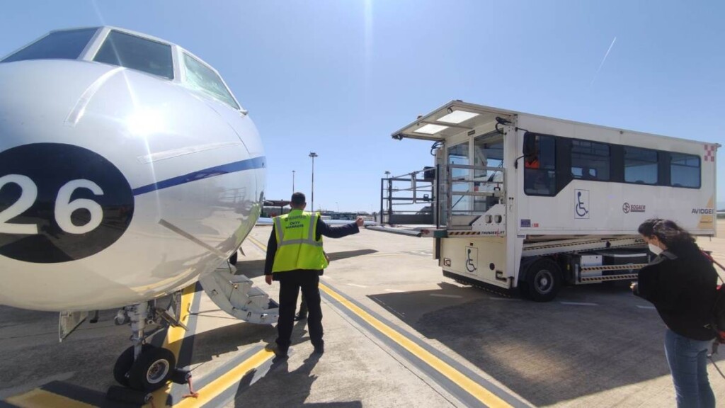 neonato pericolo vita volo aeronautica cagliari roma