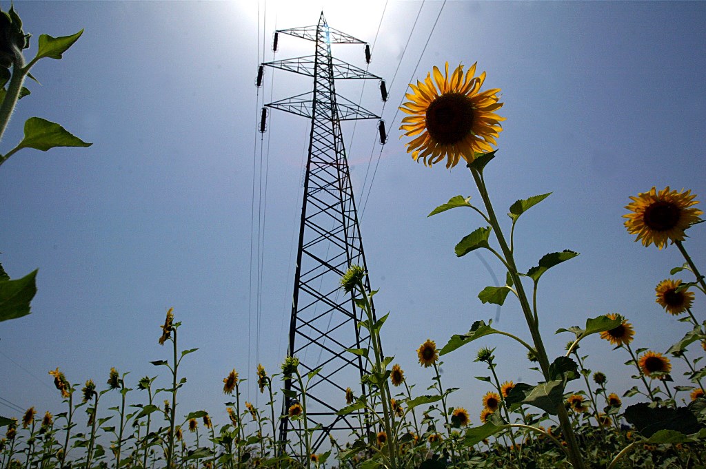 tralicci energia elettrica