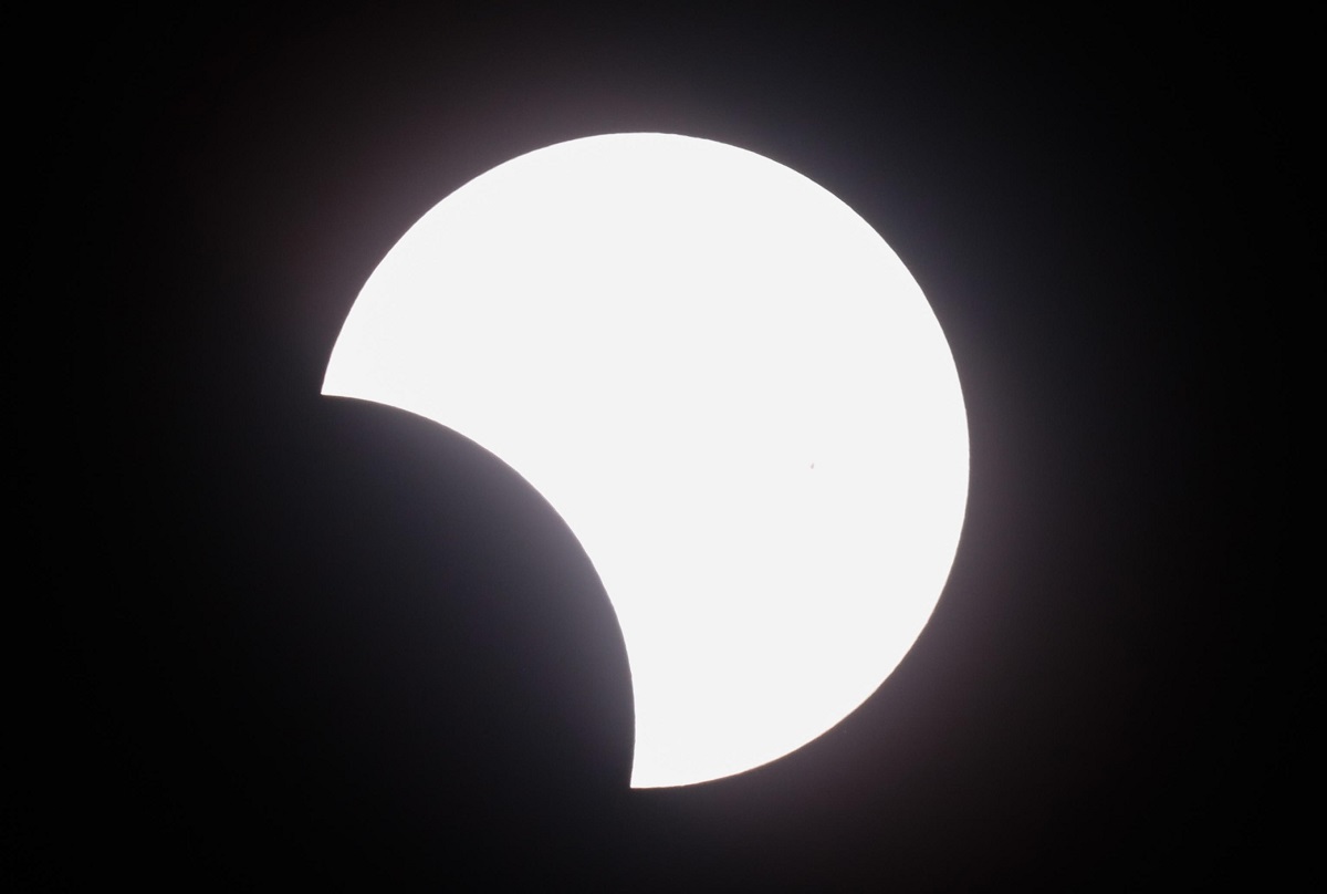 eclissi solare ibrida filippine