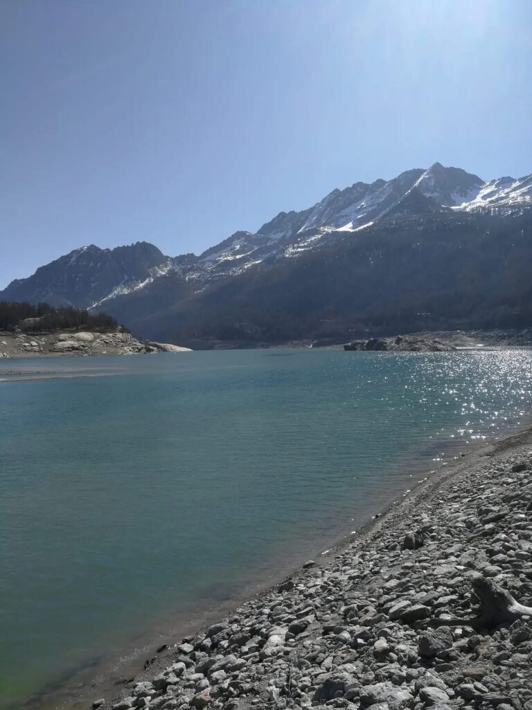 Il lago Ceresole Reale e la notizia della siccità su La Stampa